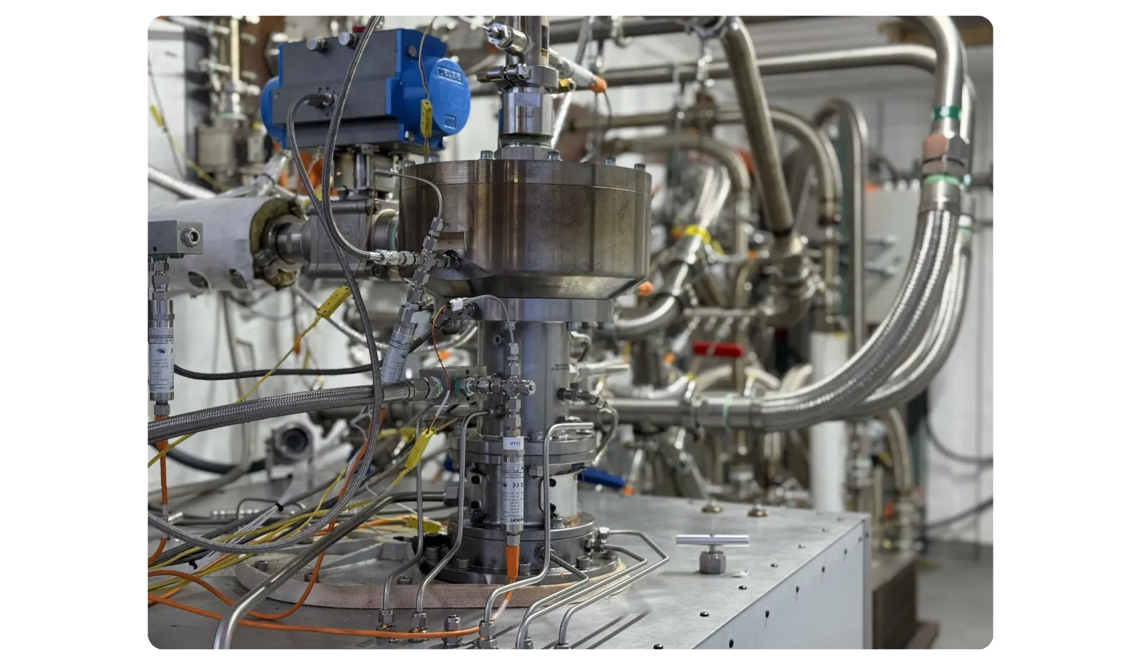 Critical Energy demo power plant with its custom turbine and instrumented piping